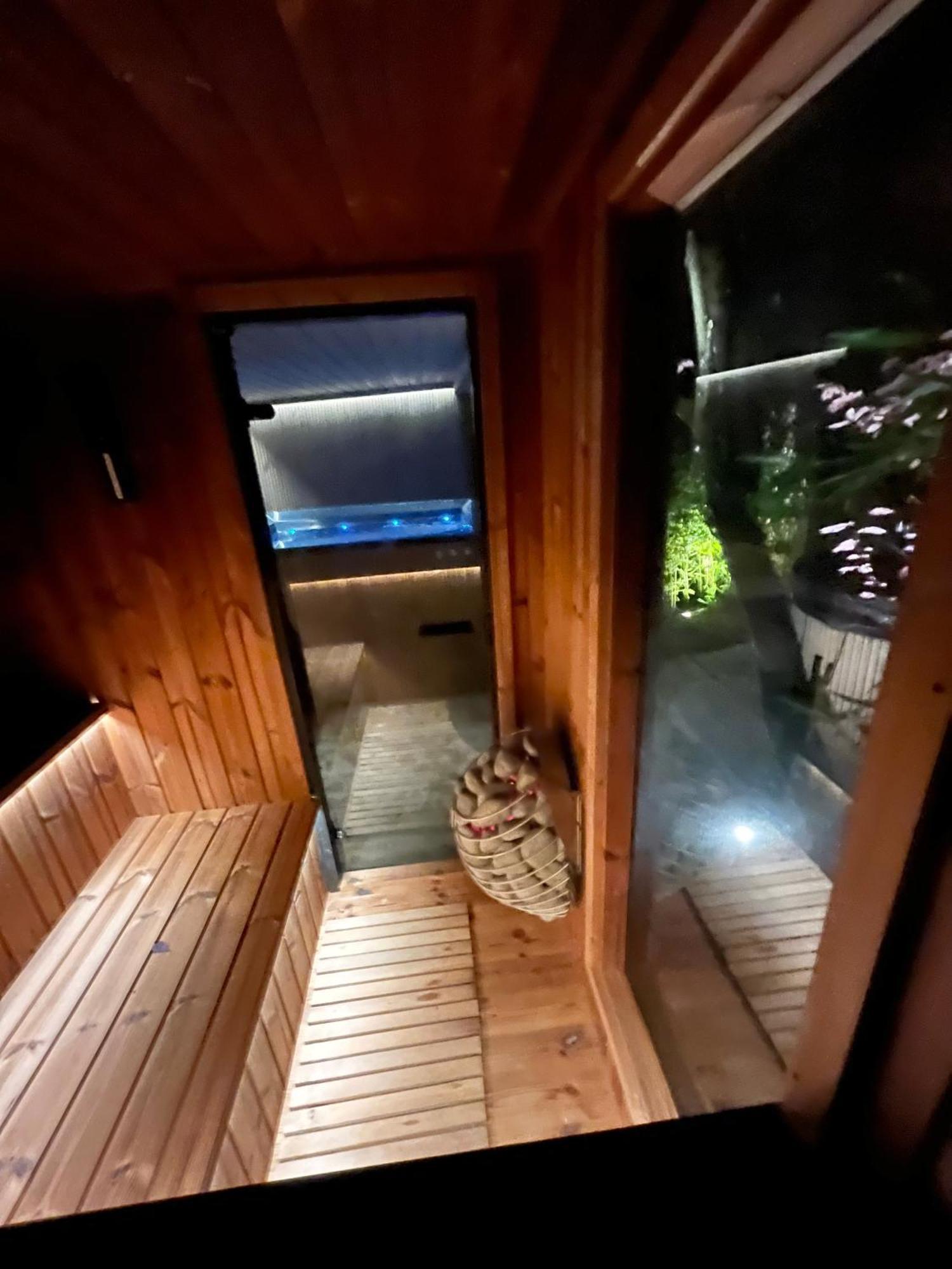 Tauberchalet I Boutique-Ferienhaus Mit Sauna, Whirlpool & Natur I 10Min Walk To Historic Old Town 罗滕堡 外观 照片